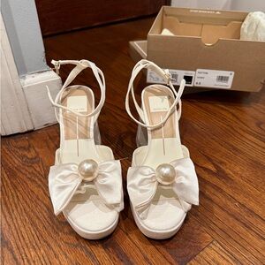 Dolce Vita Women's Ivory Satin